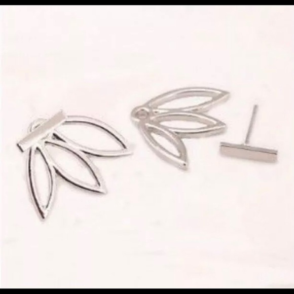 Dainty Lotus Flower Bar Stud Earrings Gold Silver - Picture 6 of 7